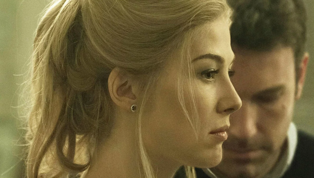 Co potrafi skrywać słodka kobieca buzia pokazuje znakomity film „Zaginiona dziewczyna” z Rosamund Pike w reżyserii Davida Finchera