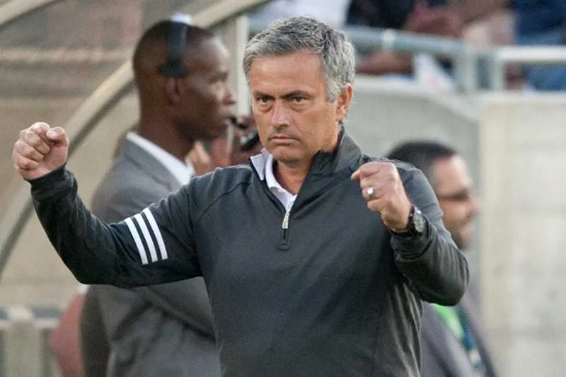 Według źródła brytyjskiego "The Sun", Jose Mourinho już we wtorek podpisał z Chelsea Londyn 4-letni kontrakt.