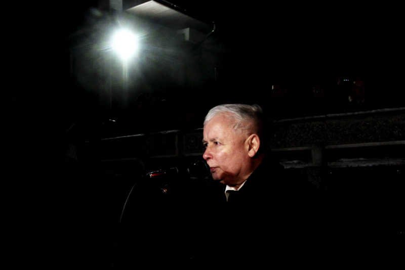 To Jarosław Kaczyński i PiS najbardziej pomagają Moskwie i Putinowi.