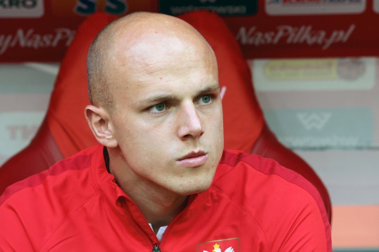 Rafał Kurzawa w Polsce jest małomówny. Za granicą ma jeszcze mniej do powiedzenia, bo nie zna języków.