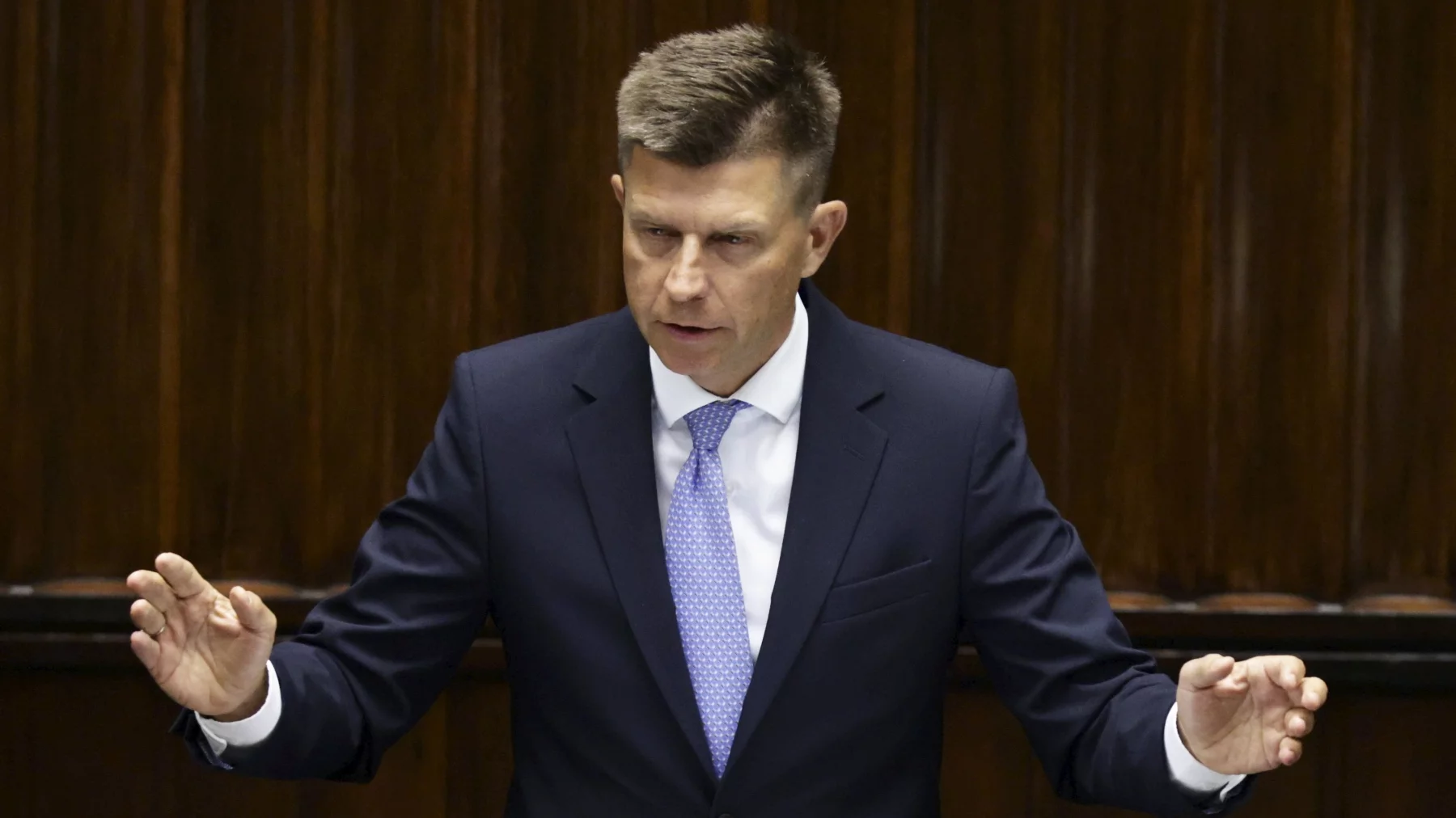 Trwa walka o władzę w Polsce 2050. Petru ma konkurentkę i rzuca jej wyzwanie