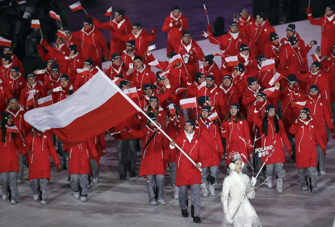 Natalia Czerwonka i Zbigniew Bródka będą chorążymi polskiej reprezentacji podczas otwarcia ZIO 2022 w Pekinie.