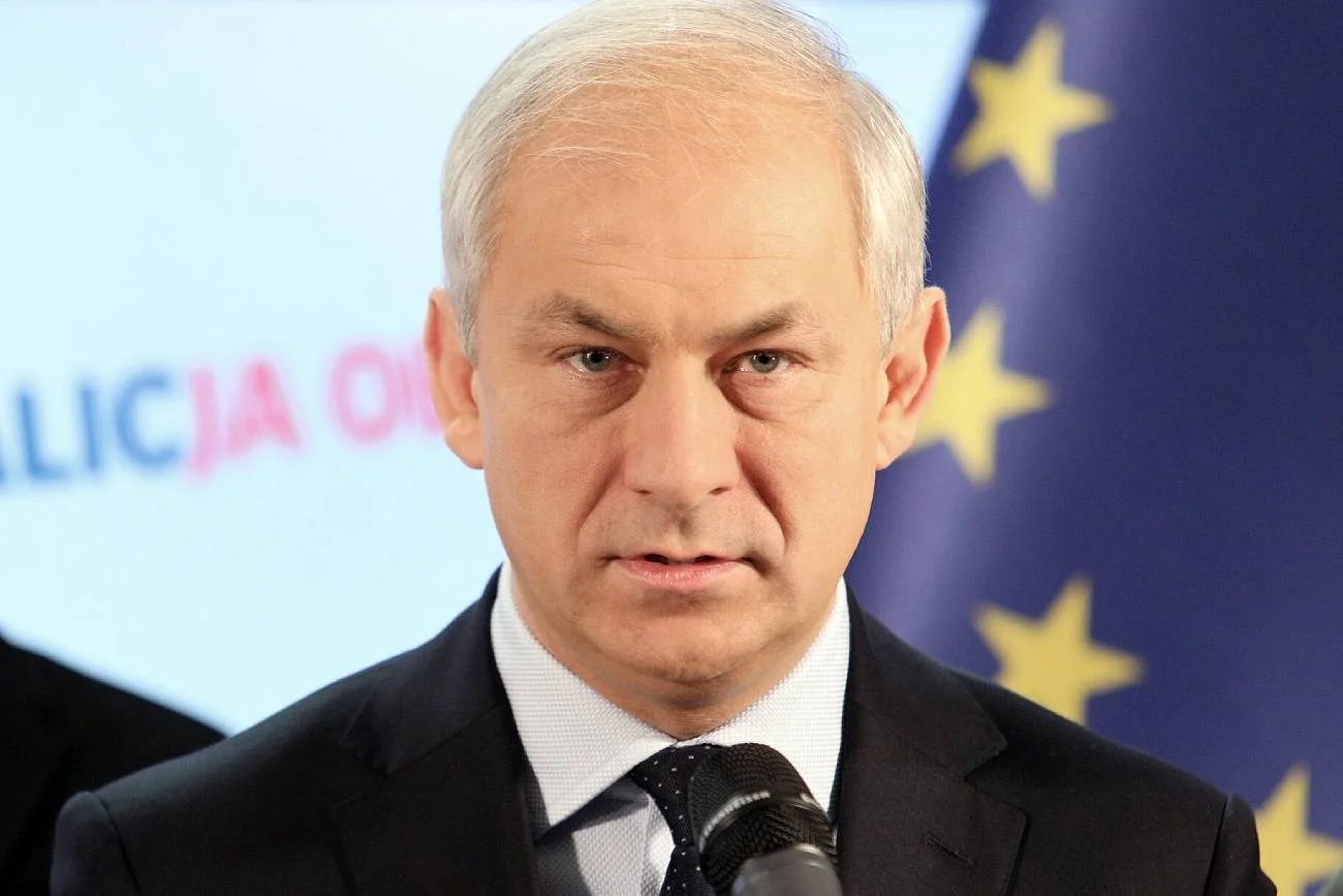 Grzegorz Napieralski z Koalicji Obywatelskiej krytycznie ocenia pomysł uchwalenia nowej ustawy o obronie ojczyzny. Grzegorz Napieralski z Koalicji Obywatelskiej krytycznie ocenia pomysł uchwalenia nowej ustawy o obronie ojczyzny.