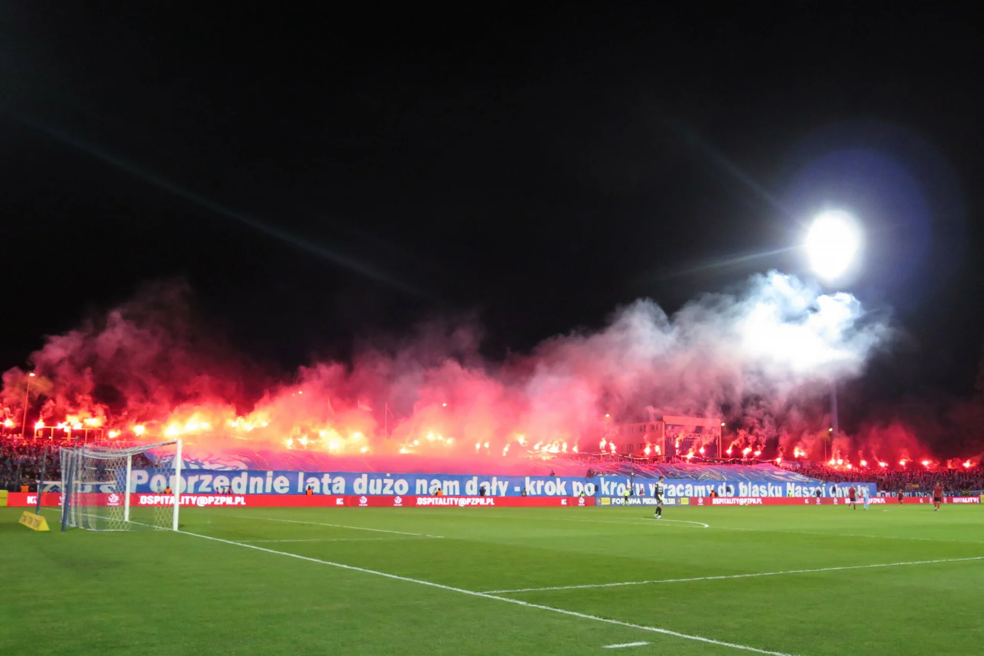 Wielkie derby Śląska wróciły i wygrał je Górnik. Kibice wywołali skandal w końcówce meczu