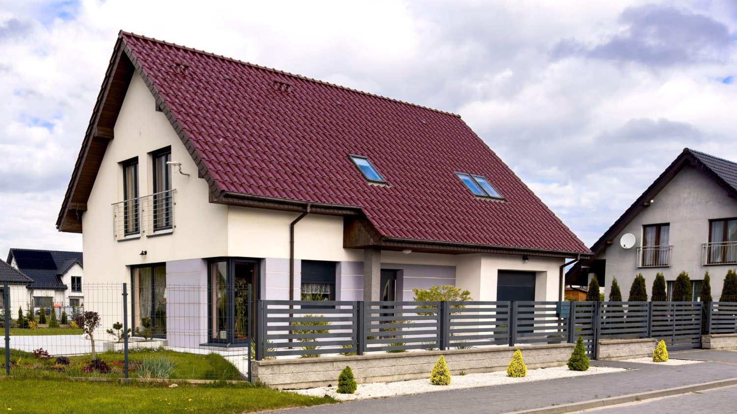 Właściciele domów i mieszkań muszą pamiętać o zapłaceniu podatku od nieruchomości do 15 marca. Inaczej mogą otrzymać karę Dom jednorodzinny