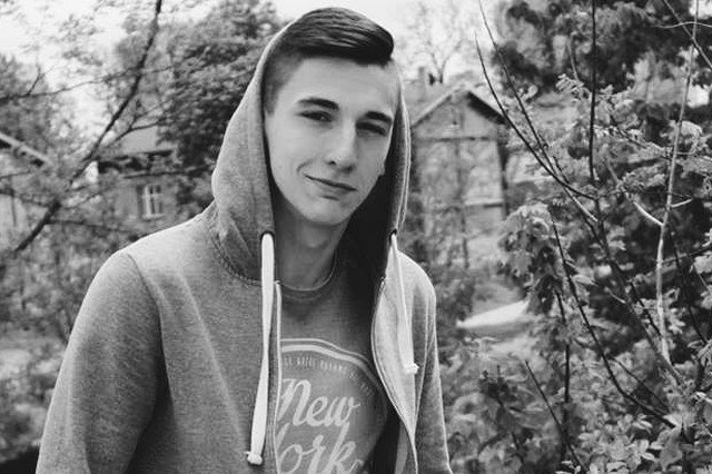 Dominik Koszowski zmarł na skutek ran ciętych. Chłopaka i jego ojca napadła kilkunastoosobowa grupa.