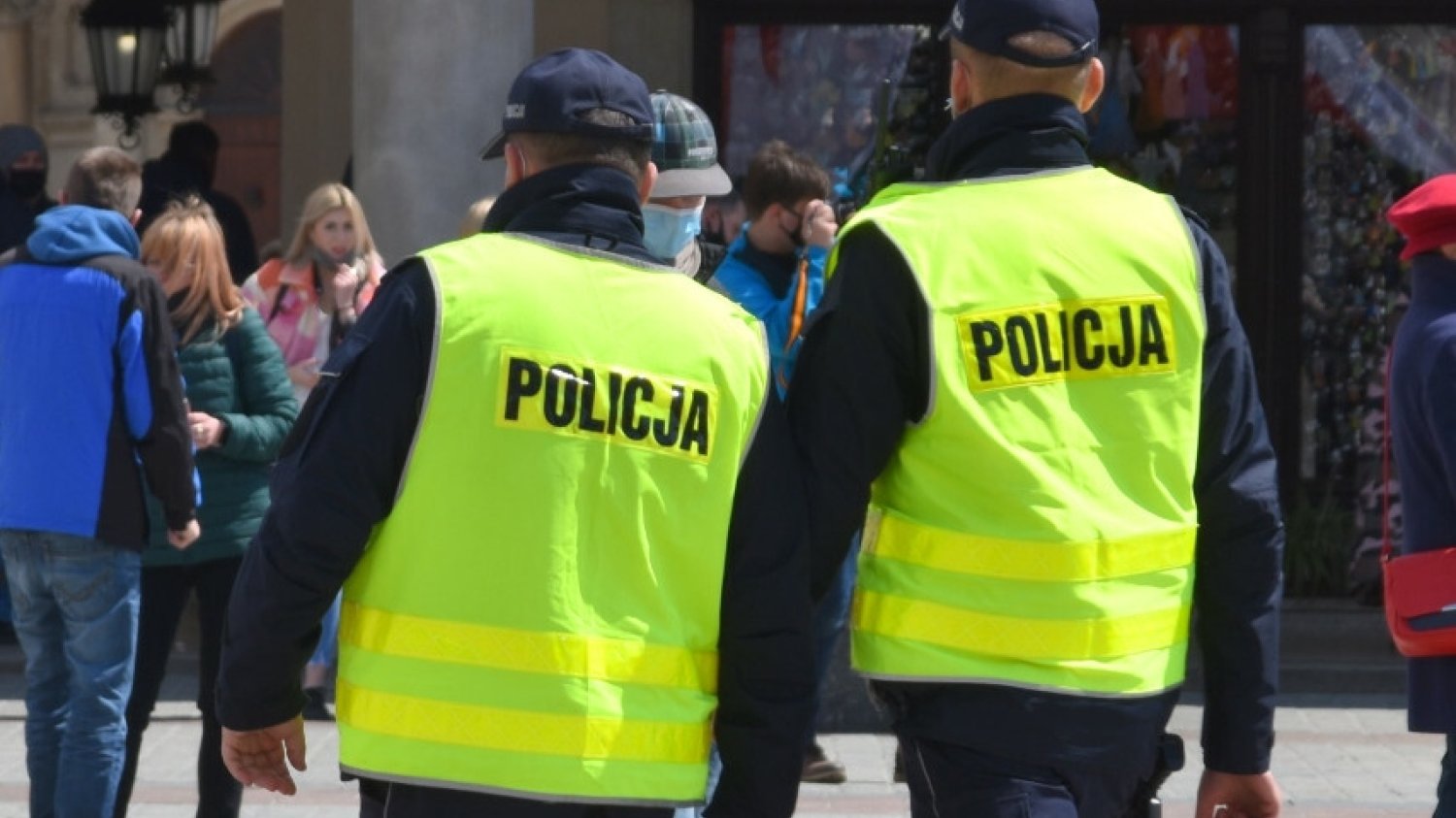 Dwaj policjanci wdali się ze sobą w bójkę podczas prywatnej imprezy.