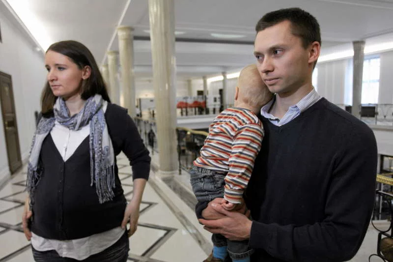 Kim są Elbanowscy? To małżeństwo, które od 2008 roku walczy o prawo wyboru, czy 6-latki mają iść do szkoły