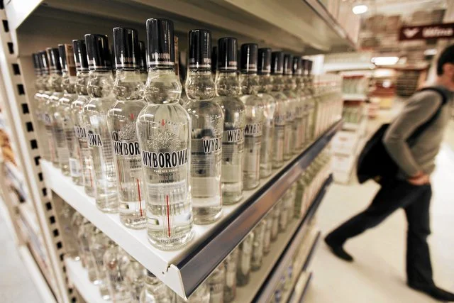 Polacy odchodzą od czystych wódek premium. Wybierają wina, whisky lub mocne alkohole smakowe