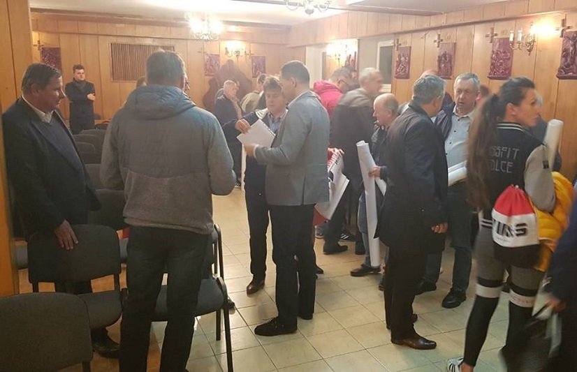 Kandydat PiS na prezydenta Siedlec swoim "wiecem" pochwalił się w mediach społecznościowych.