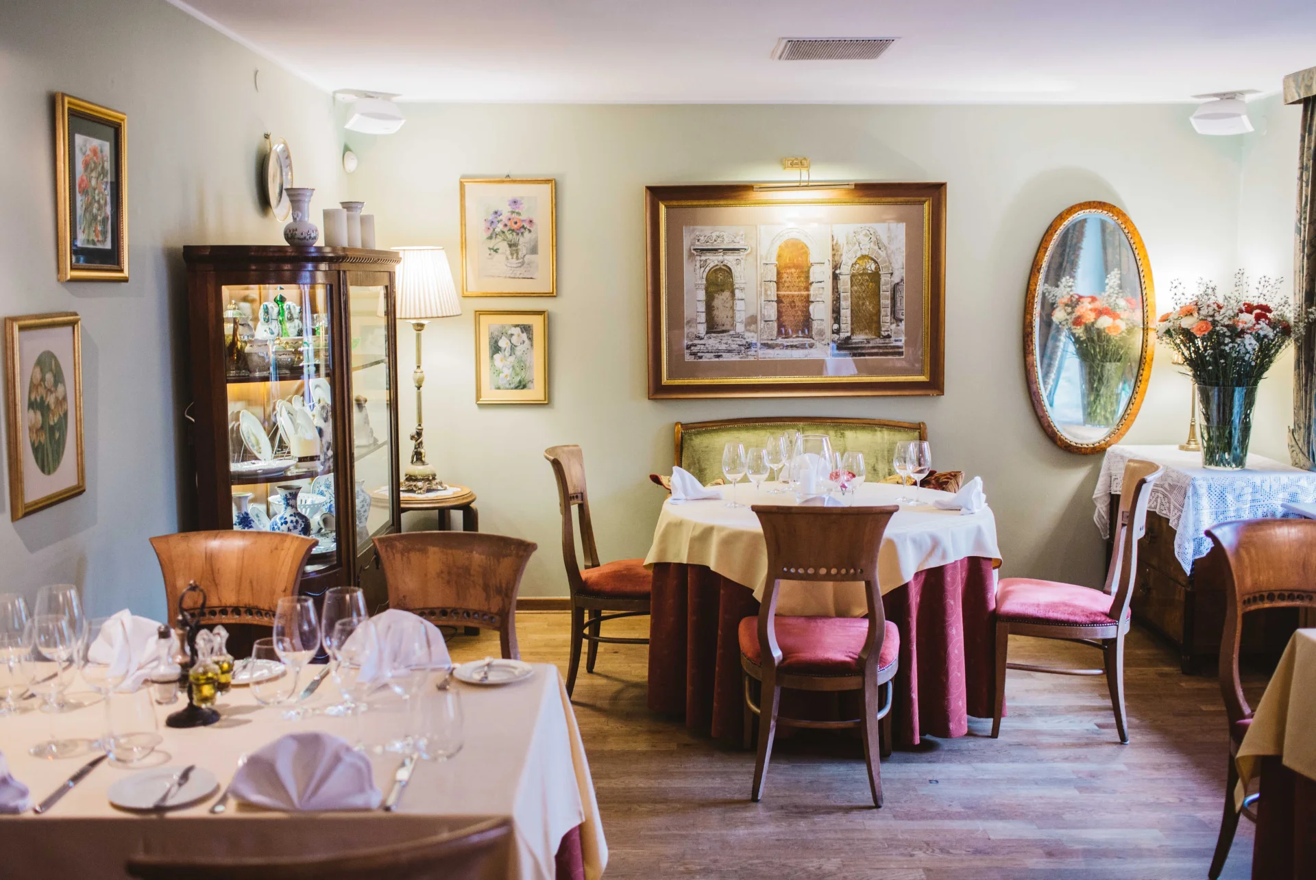 Wnętrze restauracji Dom Polski przy ul. Francuskiej 11 w Warszawie