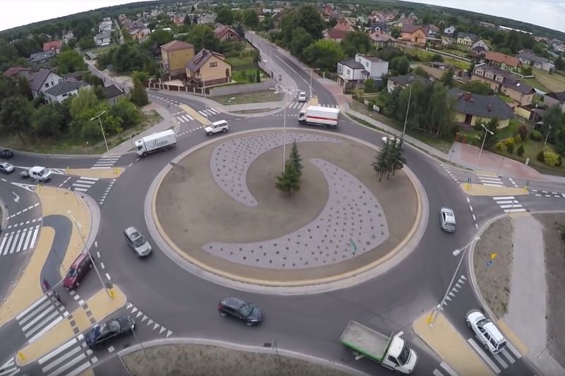 Wandale zniszczyli tabliczki z nazwą ronda.