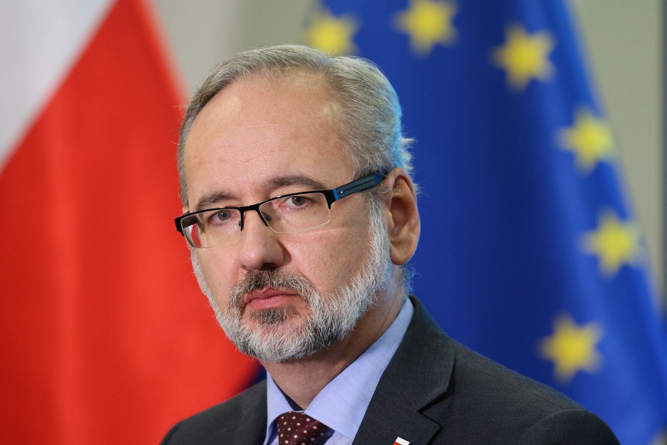 Minister zdrowia Adam Niedzielski zadeklarował że "na dziś nie będzie żadnych obostrzeń" związanych z pandemią koronawirusa.