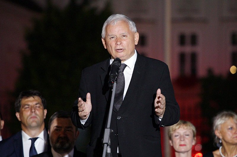 Słowa wygłoszone przez prezesa PiS podczas 89. miesięcznicy smoleńskiej na Krakowskim Przedmieściu w Warszawie brzmiały, jakby jednak brał on pod uwagę tzw. Polexit.