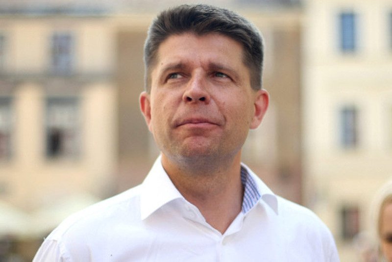 Nowoczesna wyprzedza Kukiza, który traci 6 punktów procentowych.