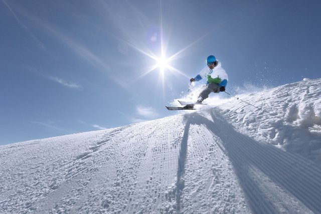 Chcecie bez stresu dotrzeć do ulubionego ośrodka narciarskiego i szusować beztrosko niczym urodzeni Austriacy? Przygotowania do wymarzonego wyjazdu wcale nie muszą być długie i skomplikowane.