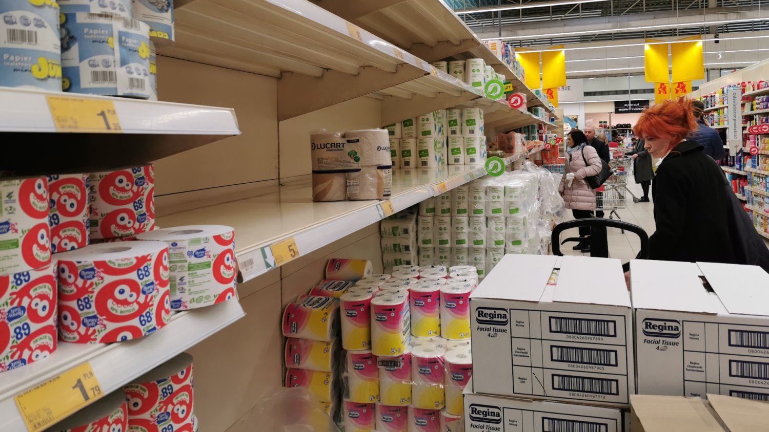 Polacy już panikują w sklepach. To nie konflikt w Iranie jest największym zagrożeniem dla cen