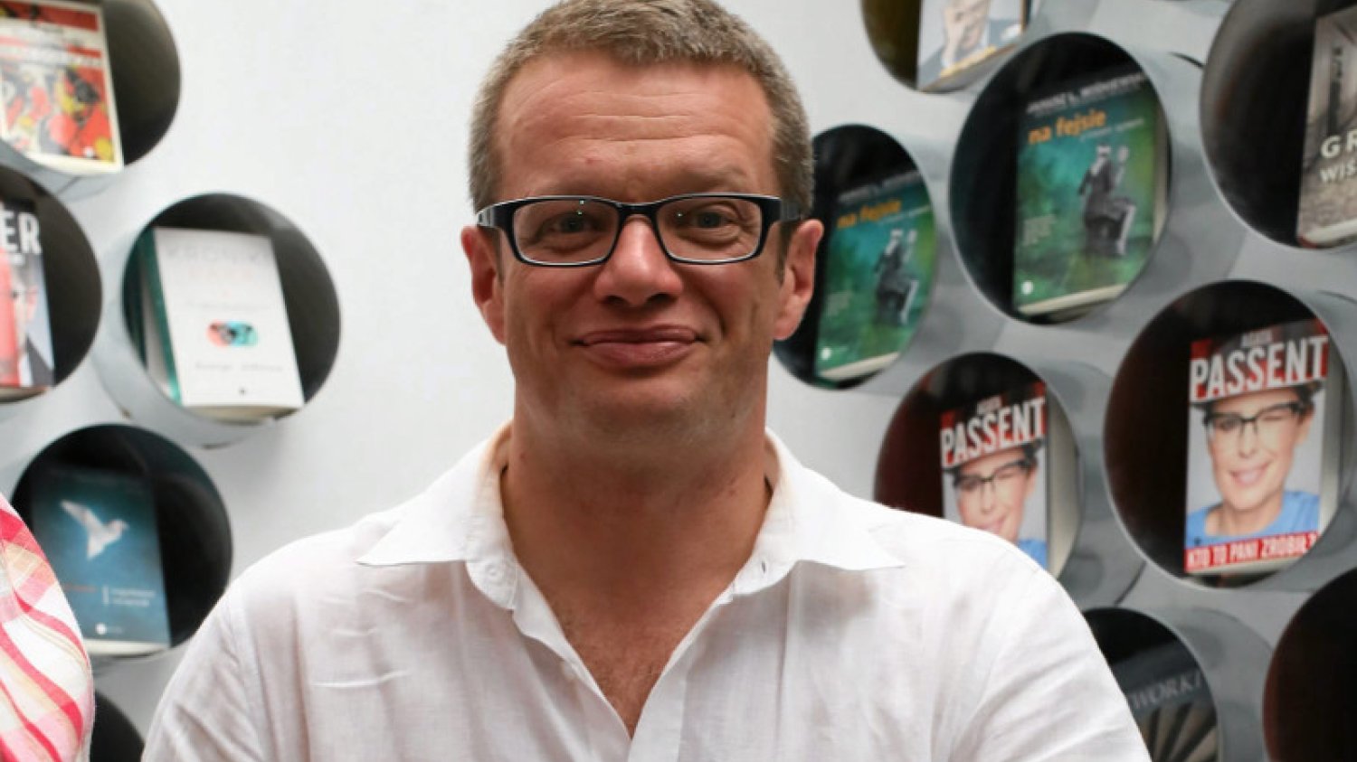 Marcin Meller robi dobrą robotę i wygrywa internety. "Perspektywa wsadzania rurki w tyłek nie brzmi zbyt pociągająco"