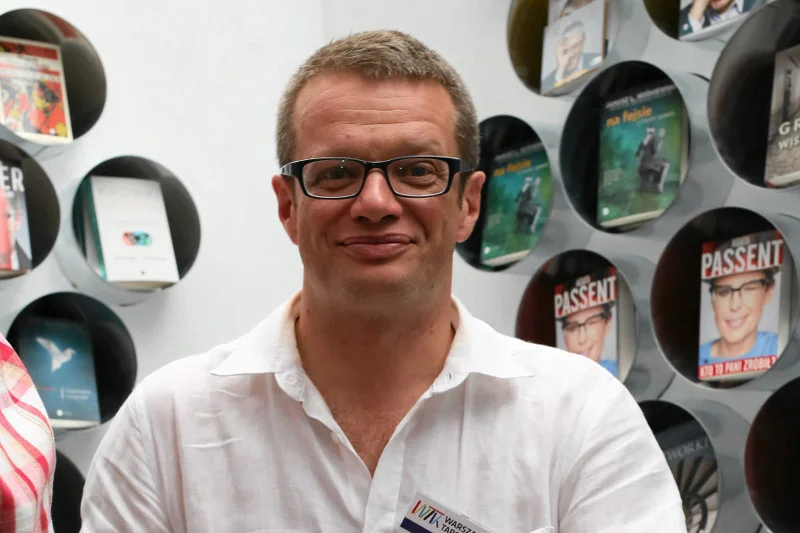 Marcin Meller robi dobrą robotę i wygrywa internety. "Perspektywa wsadzania rurki w tyłek nie brzmi zbyt pociągająco"