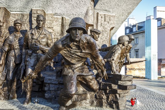 Prawica nawołuje do kolejnego powstania.