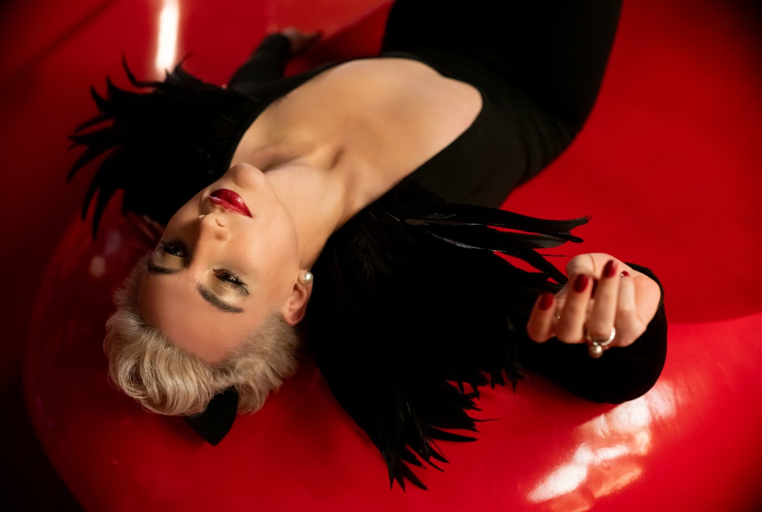 Sandman Netflxa i inne zwiastuny z San Diego Comic-Con 2022 Mason Alexander Park jako Desire w serialu "Sandman" Netflixa