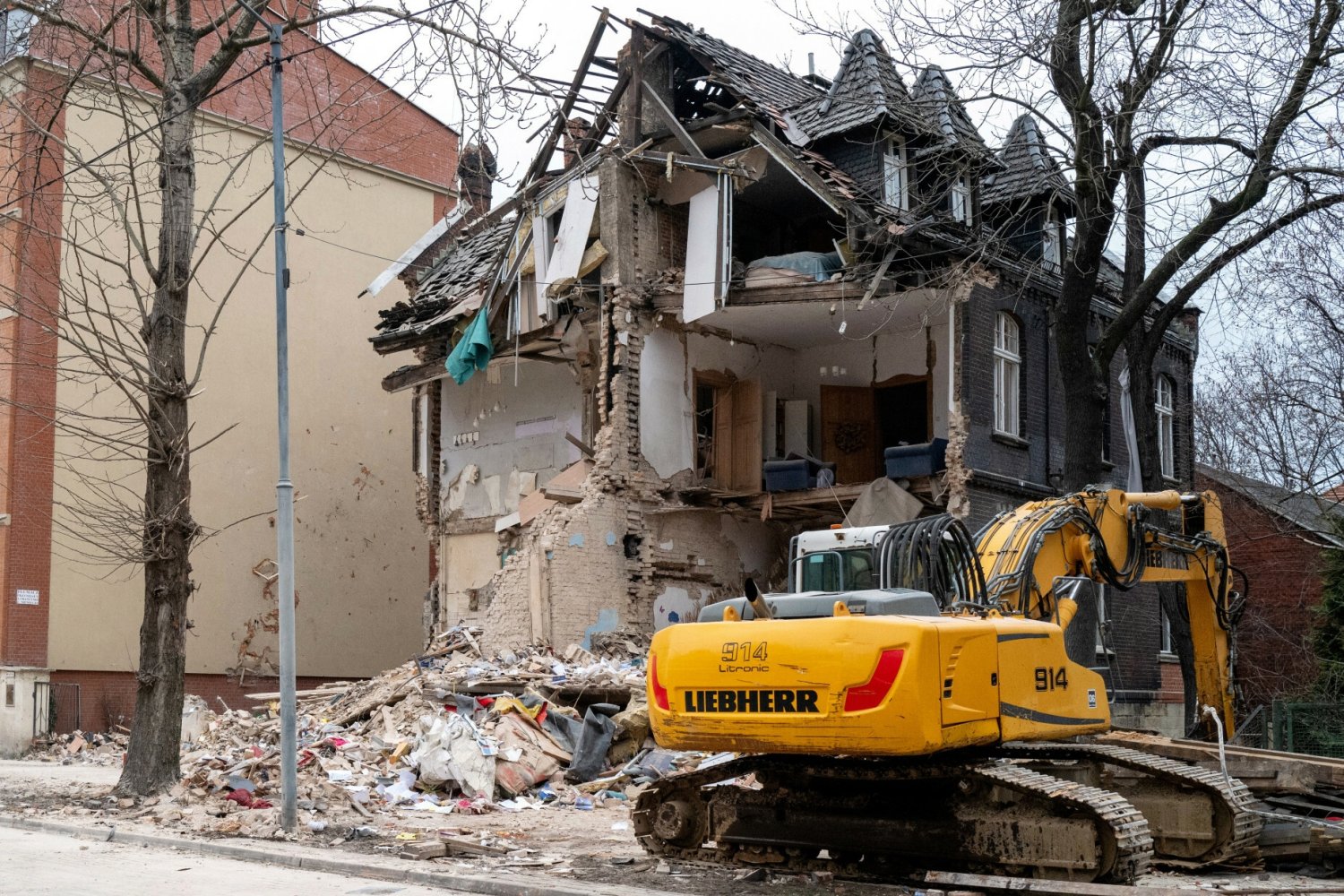 Wybuch w Katowicach. Bp Marian Niemiec potwierdził doniesienia ws. konfliktu.