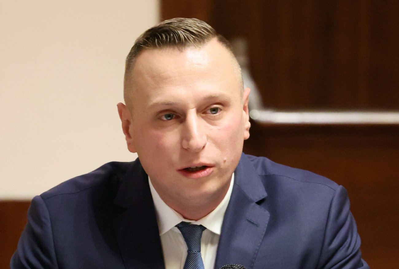 Obornik pod biurem Krzysztofa Brejzy. Wcześniej przeżył to Szymon Hołownia.