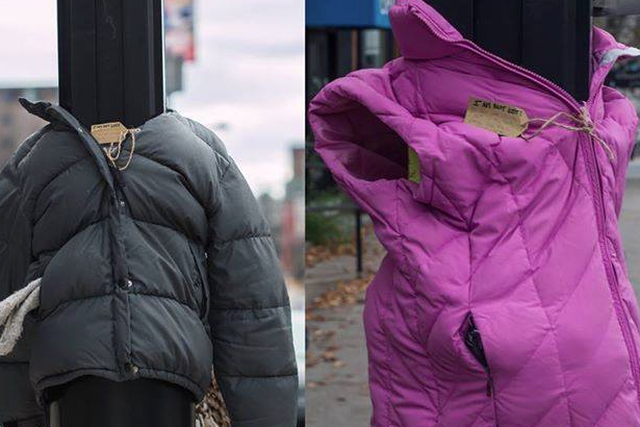 Niezwykły gest Brytyjczyków - zostawiają kurtki bezdomnym