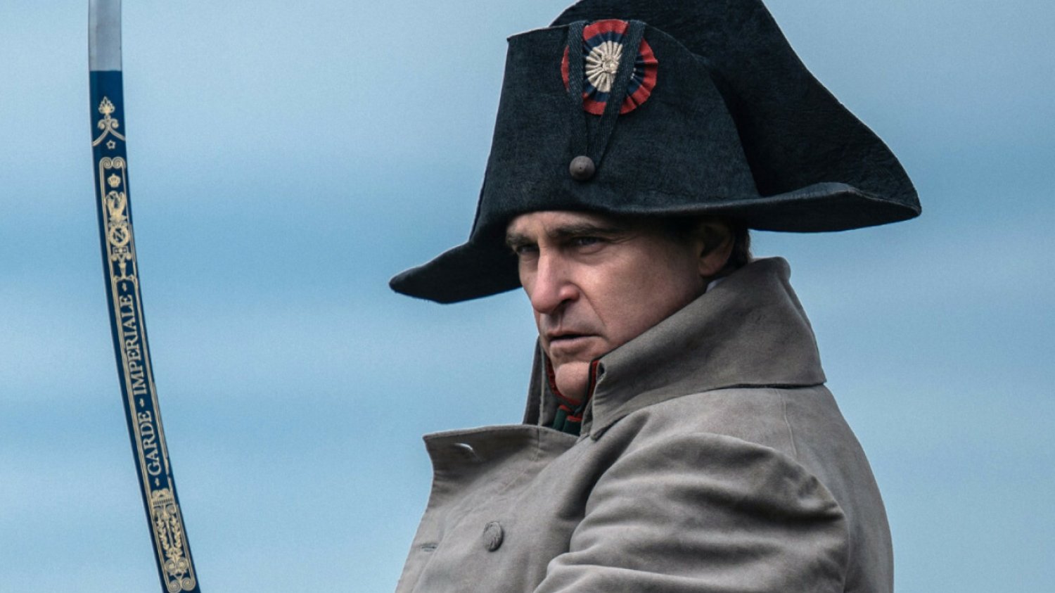 "Napoleon" z Joaquinem Phoeniksem trafi w marcu na Apple TV+.