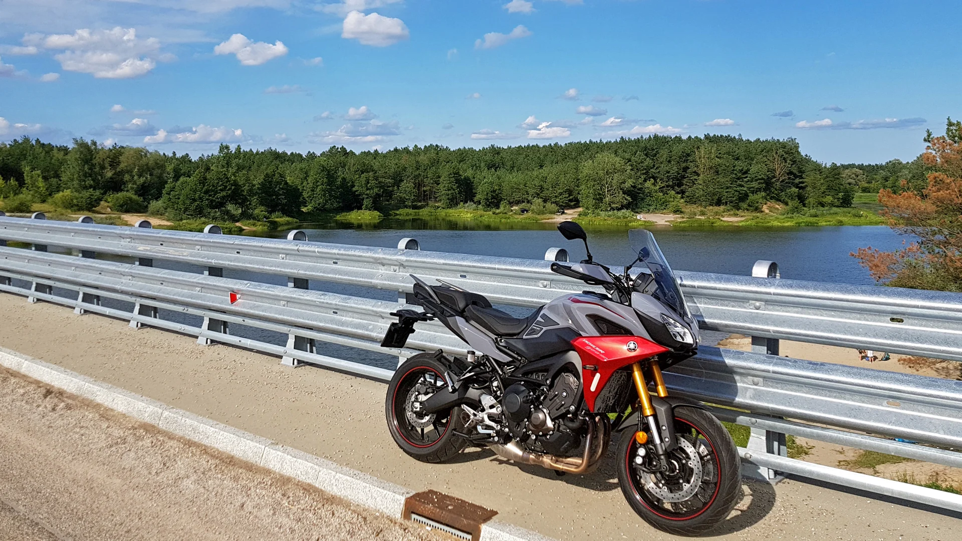Jednorazowe przejechanie kilkuset kilometrów dla tego motocykla nie stanowi żadnego problemu, a i jego kierowca nie powinien mieć powodu do narzekań.
