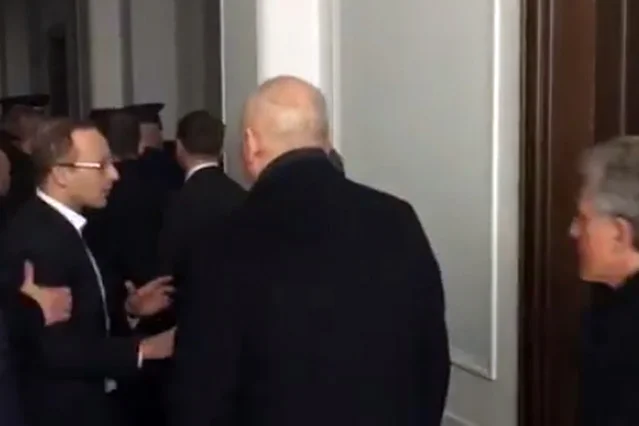 Pawła Olszewskiego  oskarżano o atak na Marka Suskiego z PiS, ale to politykowi PO prokuratura nadała status pokrzywdzonego w sprawie przepychanek w Sejmie.