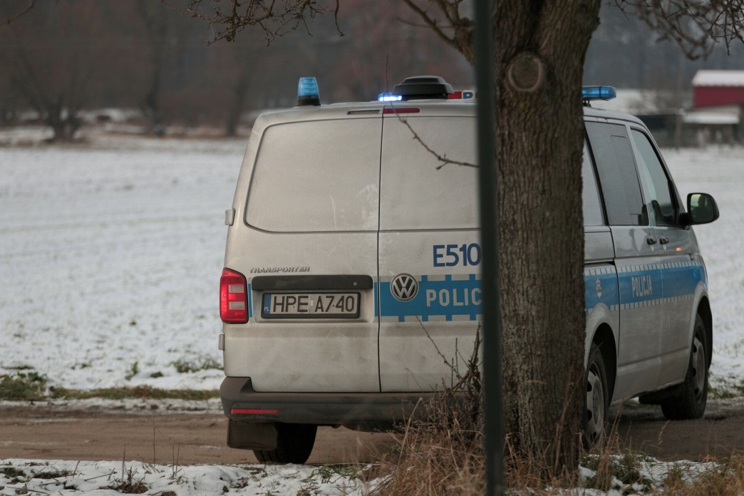 Siecieborzyce. Policja patrolująca dom