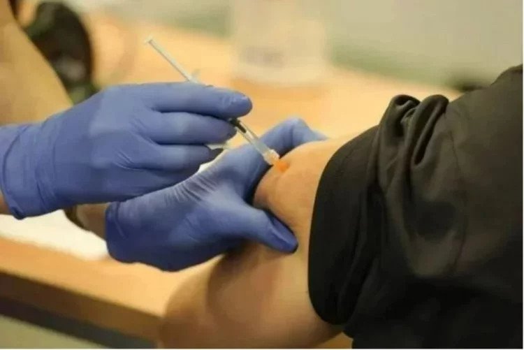 Stosunek elektoratów partii do zaszczepienia się na covid-19. [SONDAŻ].