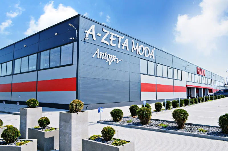 Hala handlowa wybudowana na zlecenie firmy MEDAX przez przedsiębiorstwo Ocmer. Jak dotąd firma zrealizowała kilkaset obiektów o łącznej powierzchni przekraczającej 1 000 000 m2