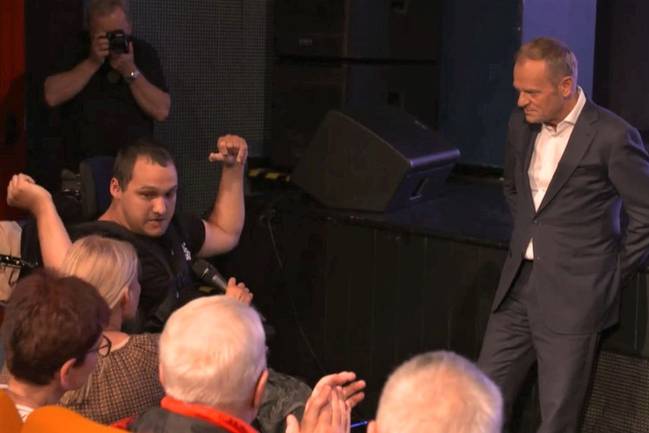 W trakcie spotkania Donalda Tuska z mieszkańcami Szczecinka doszło do poruszającego momentu