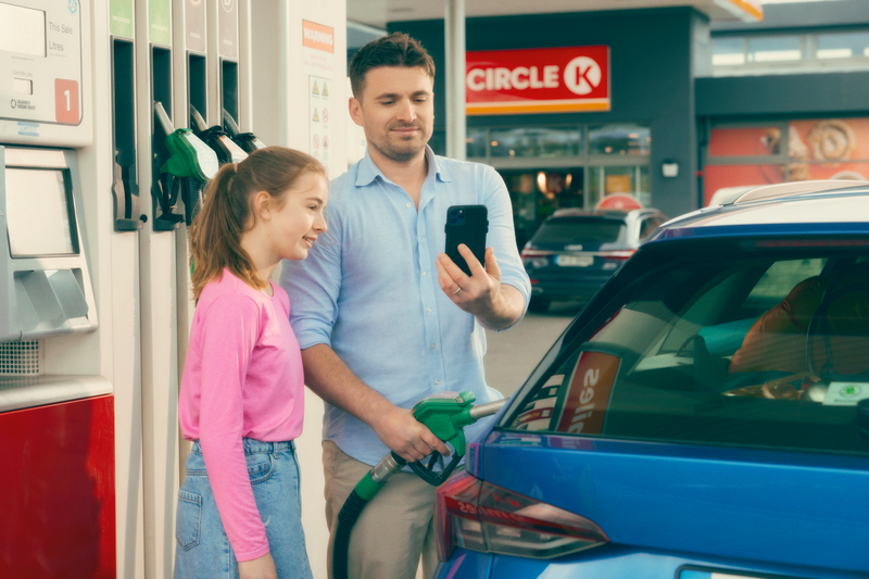 Do 26 czerwca 2024 na stacjach sieci Circle K trwa akcja "EXTRA poranki z kawą". Codziennie w godzinach 7:00- 9:00 klienci mogą skorzystać z atrakcyjnej oferty na aromatyczną kawę za symboliczny grosz.