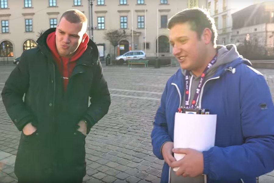 Budda wrzucił 10 tys. zł do puszki WOŚP na placu Szczepańskim w Krakowie.