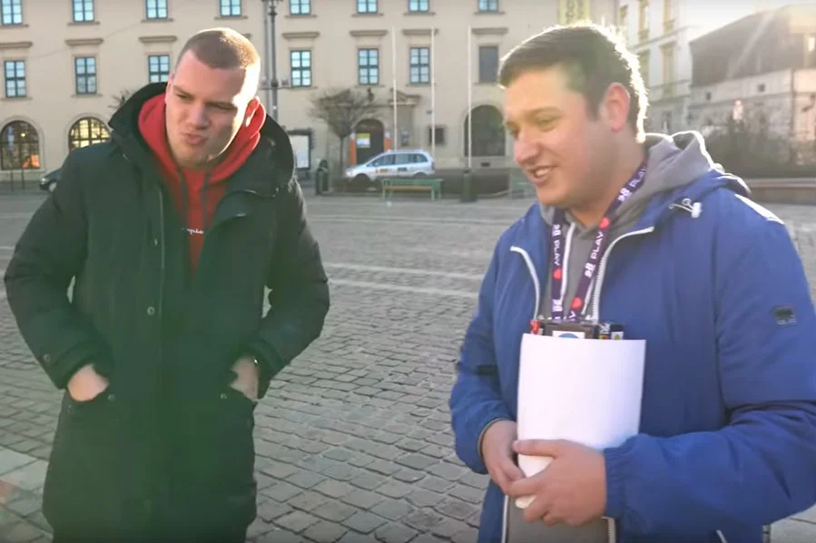 Budda wrzucił 10 tys. zł do puszki WOŚP na placu Szczepańskim w Krakowie.