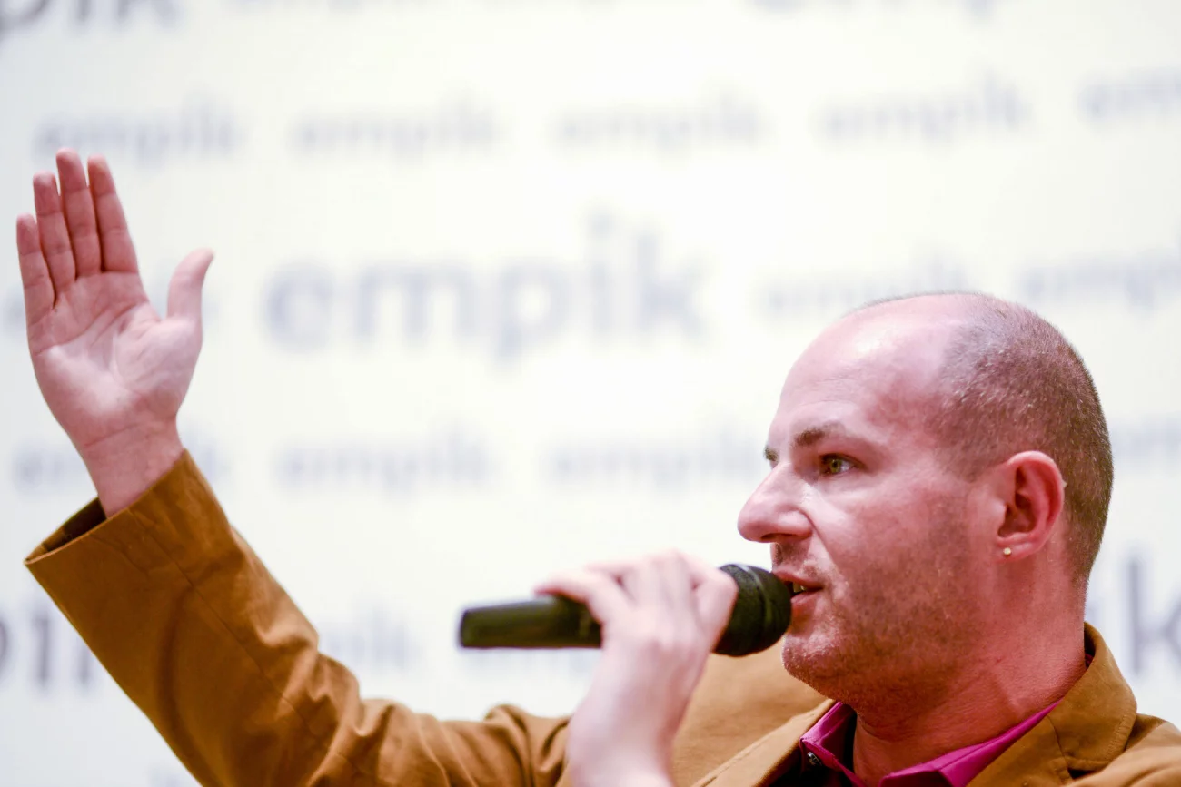 Wróżbita Maciej ujawnił powód awarii Facebooka. To retrogradacja Merkurego