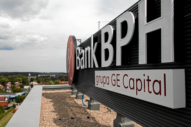 Zagranicznym bankom nie podobają się sejmowy projekt pomocy dla "frankowiczów". Ich zdaniem, cały ciężar przewalutowania spadnie właśnie na banki.