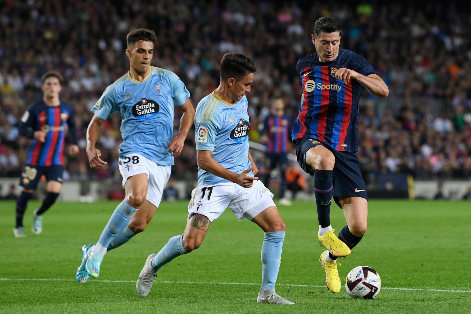 Barcelona znów jest liderem LaLiga. Koledzy tym razem nie zauważyli Lewandowskiego