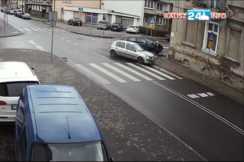 Nieprawdopodobne szczęście kaliszanki nagrały kamery monitoringu. Cudem uniknęła śmierci.