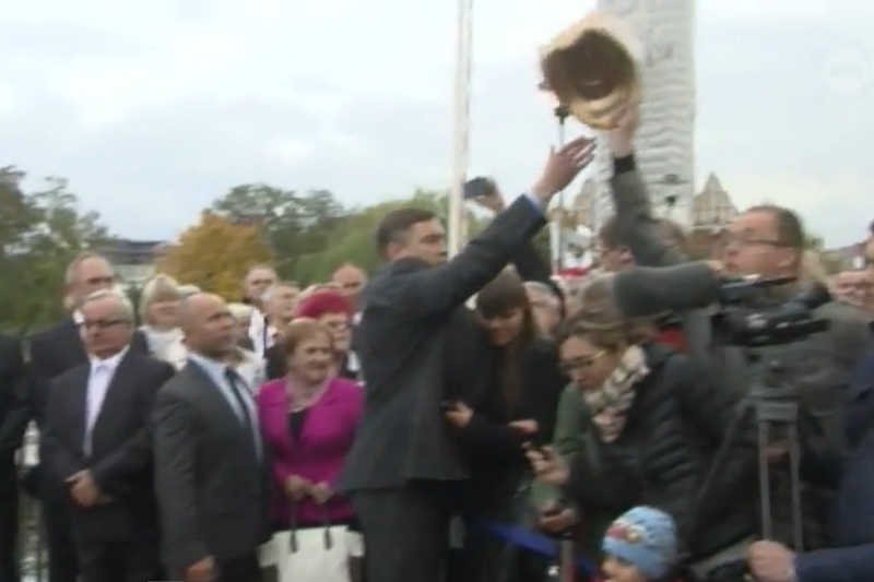 Adamowi Hofmanowi wypomniano alkoholowy wyskok z czerwca 2013 roku.