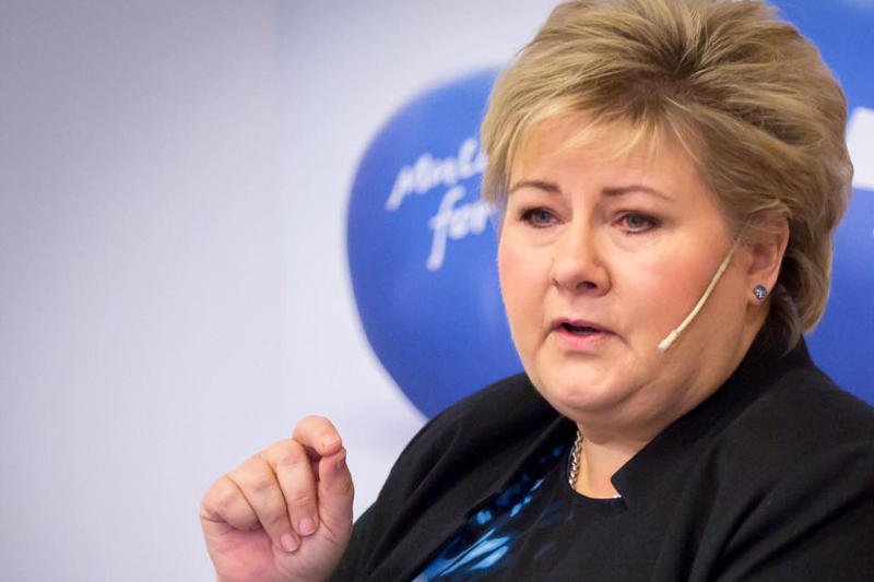 Premier Norwegii Erna Solberg ma na nadzieję, że kryzys konstytucyjny w Polsce będzie rozwiązany zgodnie z prawem.
