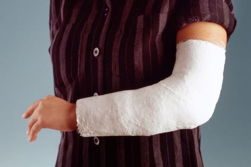 Złamała rękę w wieku 60 lat i kolejne czternaście czekała na jej ponowne nastawienie