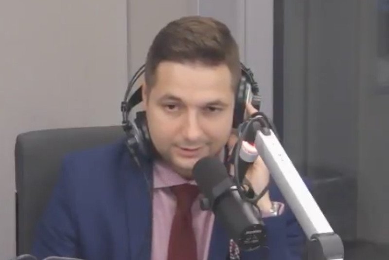 "Chciałem mieć tatuaże". Patryk Jaki podbija sieć śpiewając przebój Krzysztofa Krawczyka.