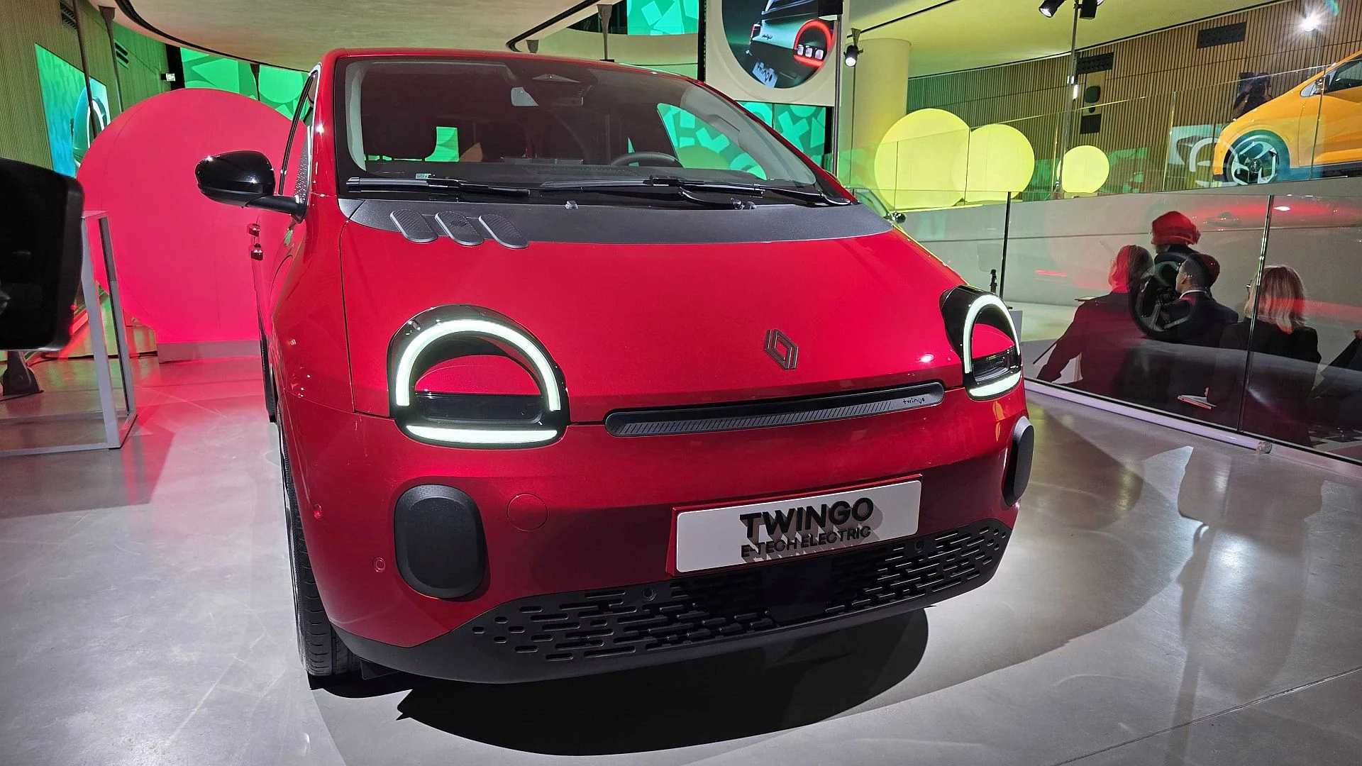 To Renault namiesza na rynku i jeszcze ta cena. Widzieliśmy nowe Renault Twingo E-Tech