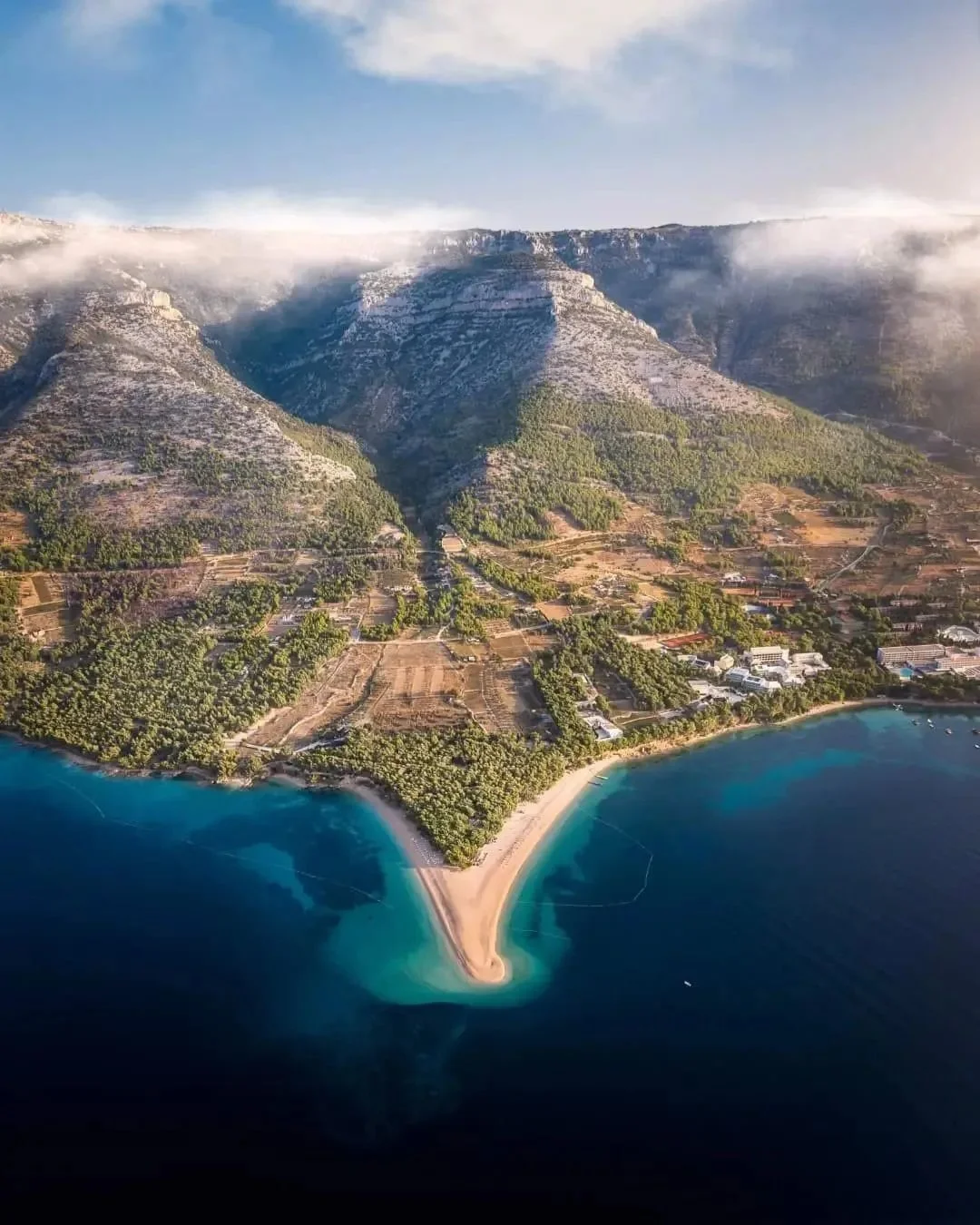 Zlatni Rat - jedyna plaża na świecie ustawiona prostopadle do morza Zlatni Rat - jedyna plaża na świecie ustawiona prostopadle do morza