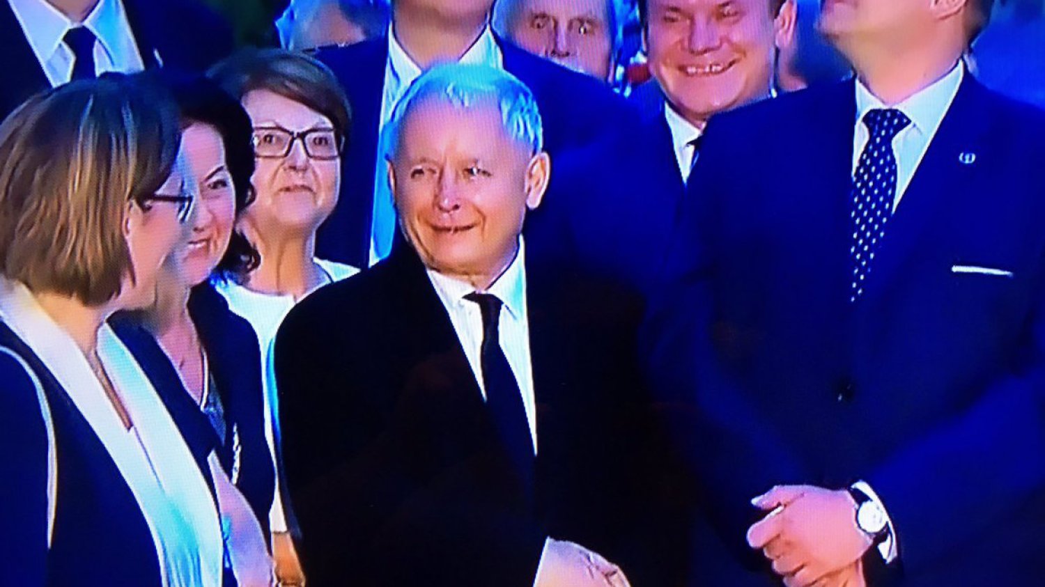 Jarosław Kaczyński w trakcie miesięcznicy smoleńskiej miał ubaw po pachy.