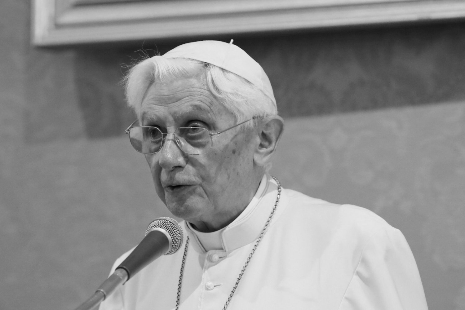 Pozew przeciw Benedyktowi XVI może być kontynuowany mimo jego śmierci.